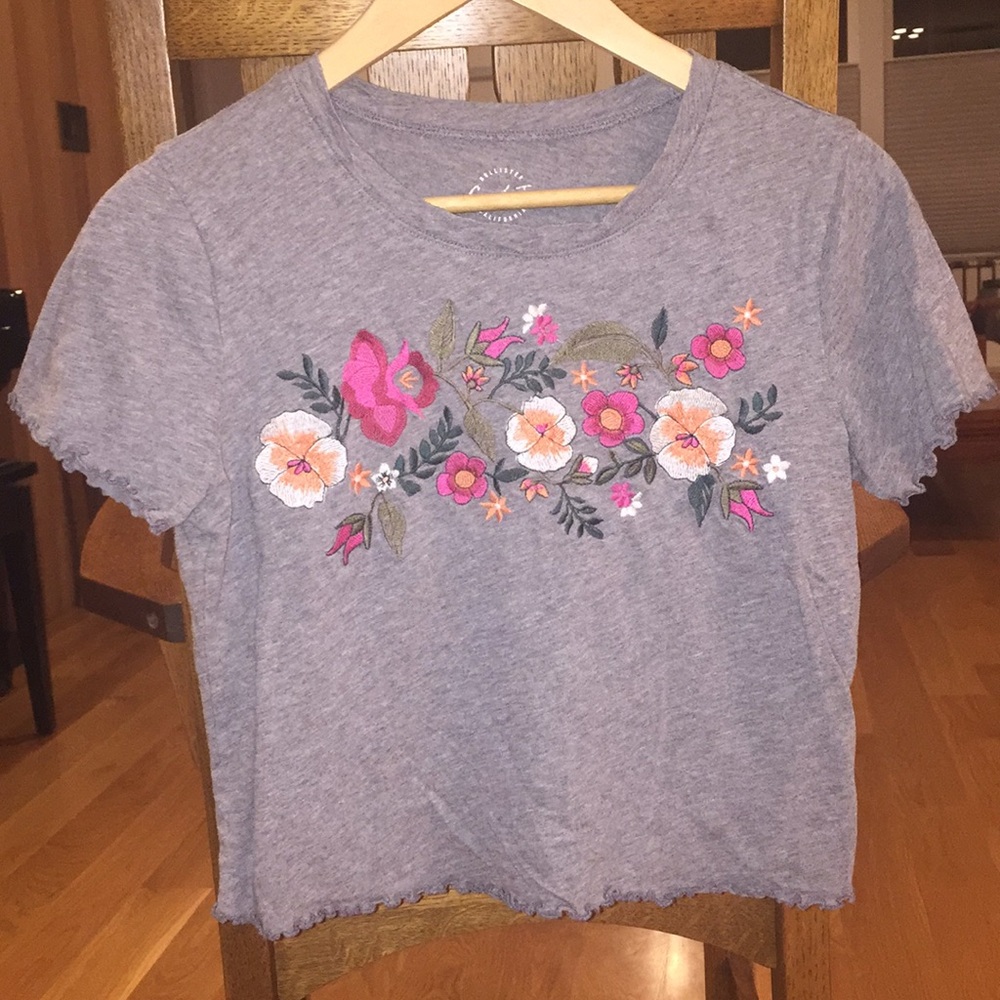 Hollister cropped floral t-shirt